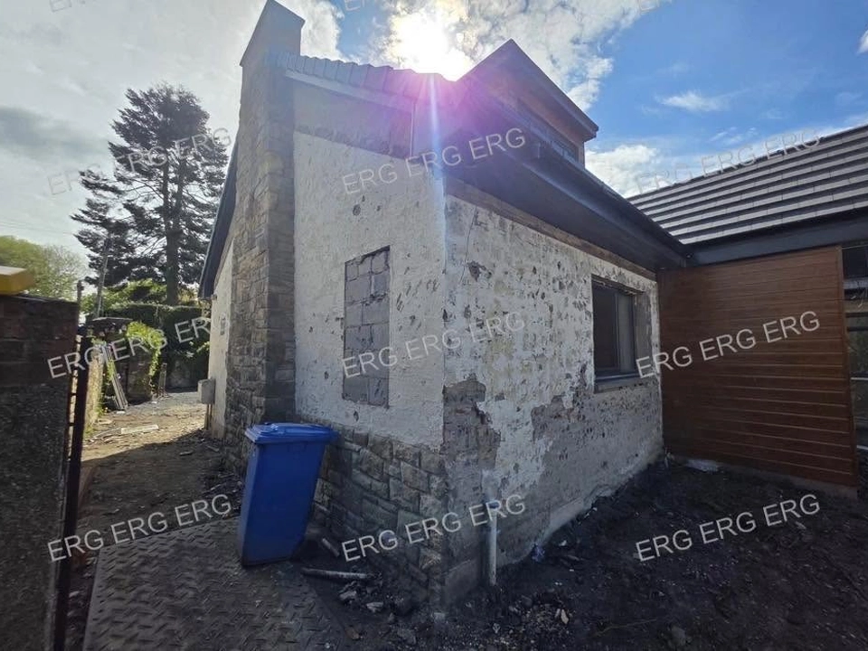 Uneven exterior walls before silicone rendering